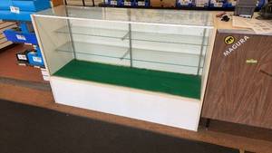 lot 94 image: 60 Glass Display Case with Green Felt Lining