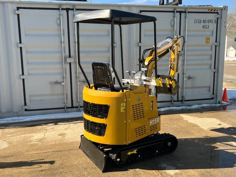 lot 4098 image: 2024 AGT Mini Excavator (H15R)
