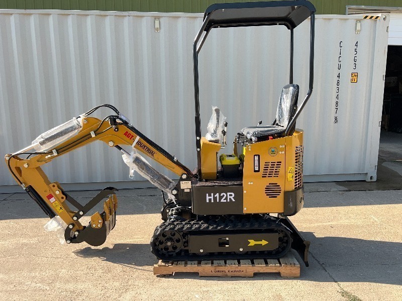 lot 4238 image: 2024 AGT Mini Excavator (H15R)