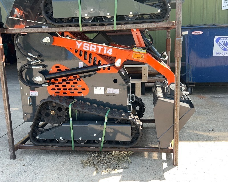 lot 3030 image: 2024 AGT Mini Skid Steer Loader (YSRT14)