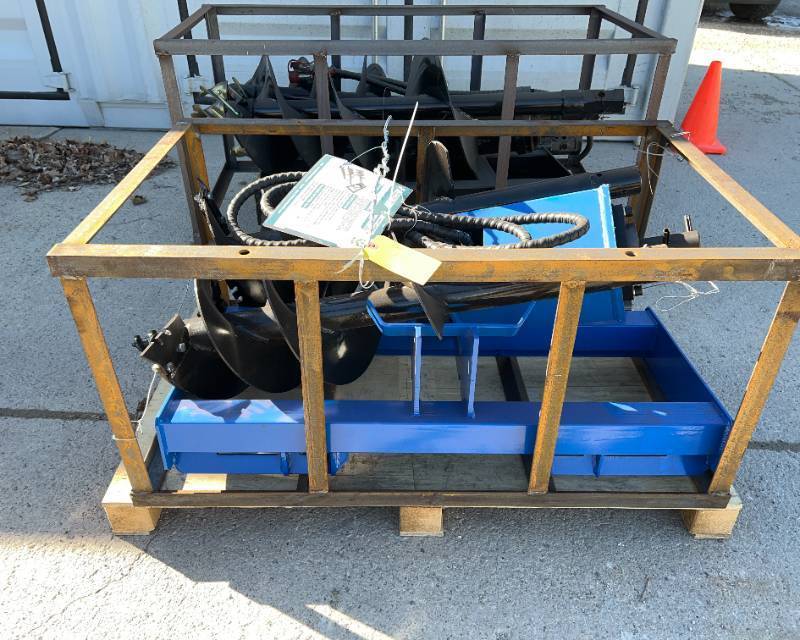 lot 1166 image: AGT Skid Steer Auger Attachment - 61214 Inch (SSECG-YECGY)