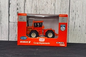 lot 902 image: Co-op Implements Bearcat II Tractor 164 Diecast