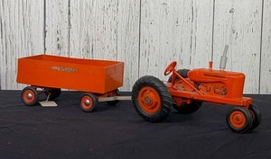 lot 903 image: Vintage Allis Chalmers WD45 Tractor & Dump Wagon 116
