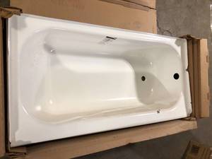 lot 24 image: Bootz Industries Maui 60 in. x 30 in. Soaking Bathtub with Right Drain in White Damaged Customer Returns See Pictures