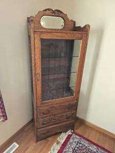 lot 207 image: Antique Victorian Styled Display Cabinet
