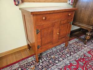lot 224 image: Primitive Arts & Crafts Washstand Cabinet