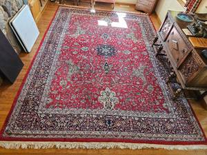 lot 13 image: Stunning Persian Oriental Living Area Rug