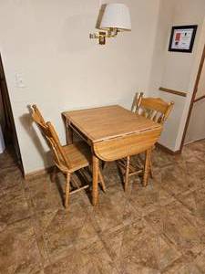 lot 290 image: Country Chic Drop Leaf Kitchenet Table & Chairs