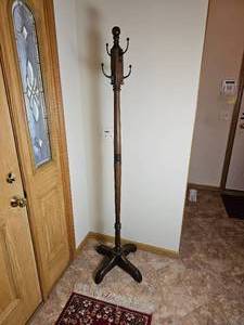 lot 46 image: Prairie Chic Coat Rack