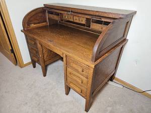 lot 48 image: Imperial Desk Co. Roll Top Desks