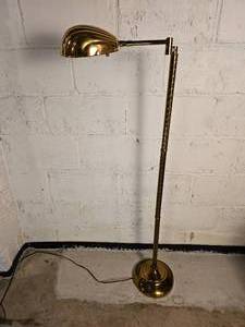 lot 71 image: MCM Regency Brass Seashell Floor Lamp