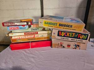 lot 285 image: Retro Household Game Night