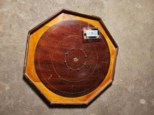 lot 284 image: Retro Crokinole Board