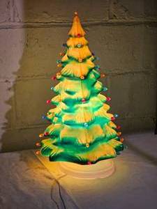 lot 244 image: Vintage 1960s Blow-Mold Christmas Tree
