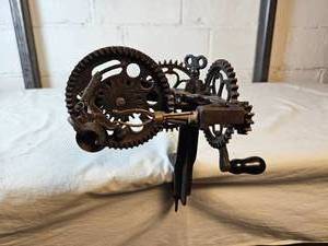 lot 243 image: Iron Antique Sinclair Scott Apple Peeler