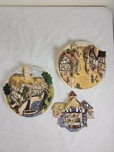 lot 273 image: David Winter Cottages Wall Hangings