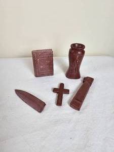 lot 58 image: Pipe Stone Native American Pieces