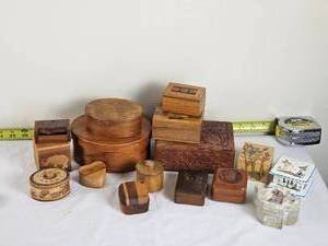 lot 371 image: Charming Collection of Wooden Jewelry & Curio Boxes
