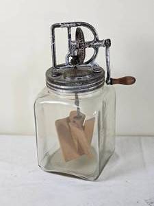 lot 66 image: Vintage 4 Quart Dazey Turn