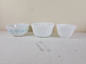 lot 363 image: Pyrex Milk Glass Mixing Bowl Group