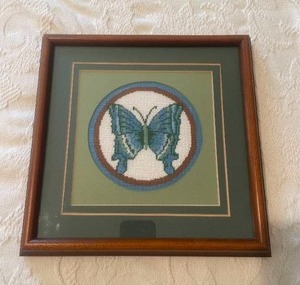 lot 293 image: Adorable Vintage Needlepoint Folk Art - Butterfly