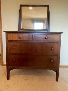 lot 294 image: Brilliant Antique Quarter Sawn Oak Dresser with Mirror