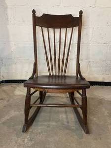 lot 234 image: Classic Antique Rocking Chair
