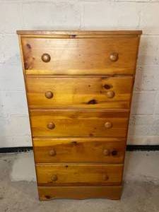 lot 417 image: Primitive Five Drawer Country Dresser