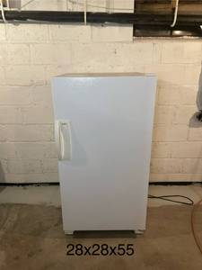 lot 425 image: 14 cu. Ft. Kenmore Freezer