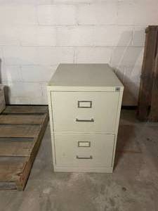lot 402 image: 25 Inch Filing Cabinet
