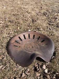 lot 212 image: J I CASEPLOWWKS RACINE WIS Tractor Seat
