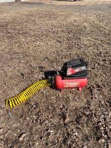 lot 428 image: Husky 2 Gallon Air Compressor