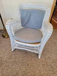 lot 187 image: Charming White Wicker Arm Rocking Chair