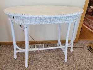 lot 189 image: Vintage White Oval Wicker Side Table