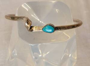 lot 121 image: Modern Turquoise Sterling Silver Coiled Bracelet
