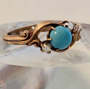 lot 137 image: Romantic 14K Gold Turquoise and Seed Pearl Ring