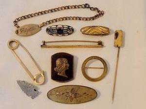 lot 140 image: Antique Victorian Pin Collection