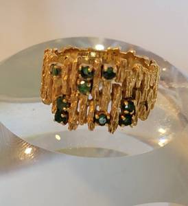 lot 108 image: 18K Yellow Gold Brutalist Emerald Ring  Size 7 8g