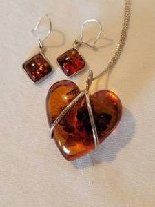lot 135 image: Sterling Silver Amber Heart Pendant Necklace and Earrings