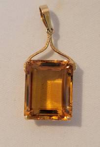 lot 102 image: 18K Yellow Gold 32 Carat Citrine Pendant