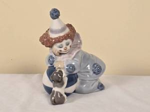 lot 74B image: Lladro Painted Ceramic Studio Art Statue - Pierrot with Puppy