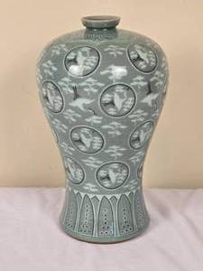 lot 266 image: Peaceful Crane Korean Celadon Vase