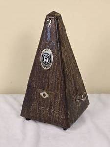 lot 320 image: Vintage System Maelzel Metronome