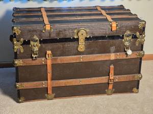 lot 90 image: Brilliant Antique Steamer Trunk