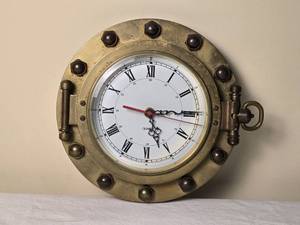 lot 33 image: Awesome Vintage Brass Marine Porthole Desk Clock