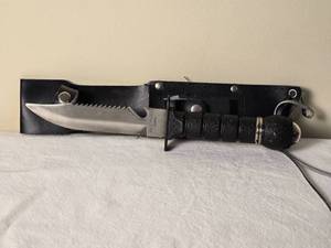 lot 88 image: Vintage Taiwan 420 Survival Hunting Stainless Knife
