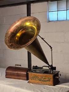 lot 24 image: Antique Edison Home Phonograph - 1890s-1900s