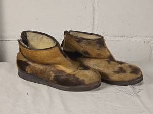 lot 81A image: Amazing Norwegian Fimbul Seal Fur Ankle Boots - Size 7
