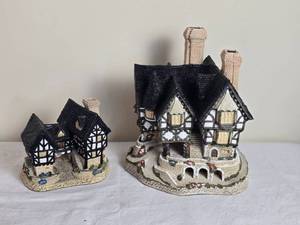 lot 311 image: David Winter Cottage Collection - C - (2)