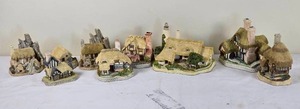 lot 310 image: David Winter Cottage Collection - B - (9)